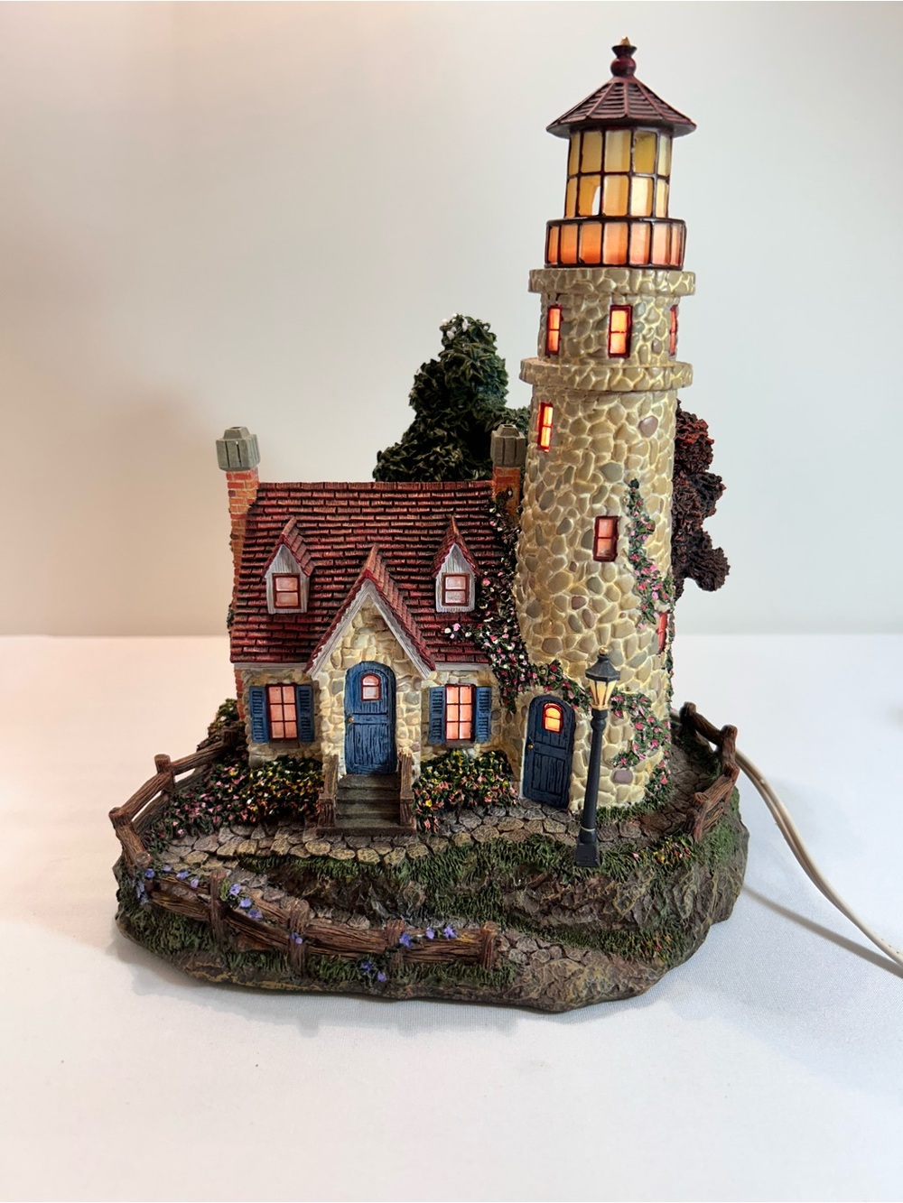 Thomas Kinkade Guiding Point Lighthouse Vintage 2000 Hawthorne Village with COA